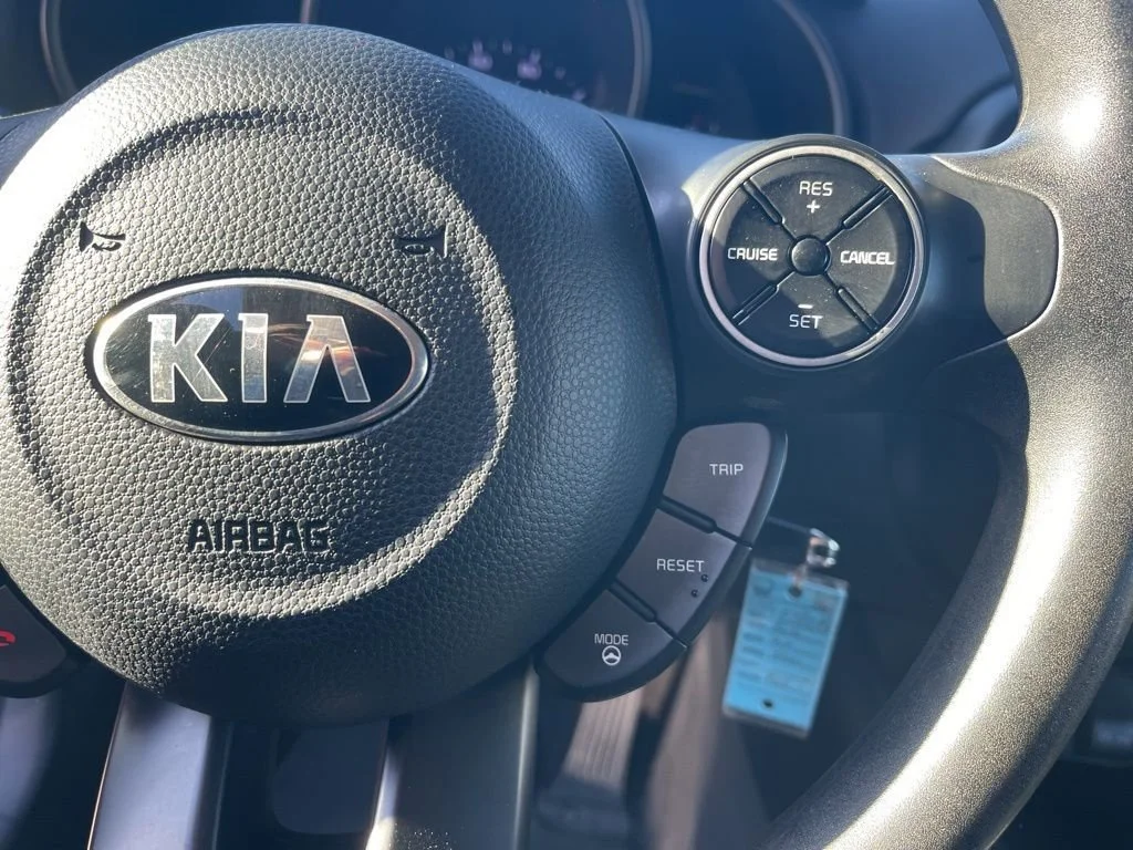 Used 2016  Kia + image 14