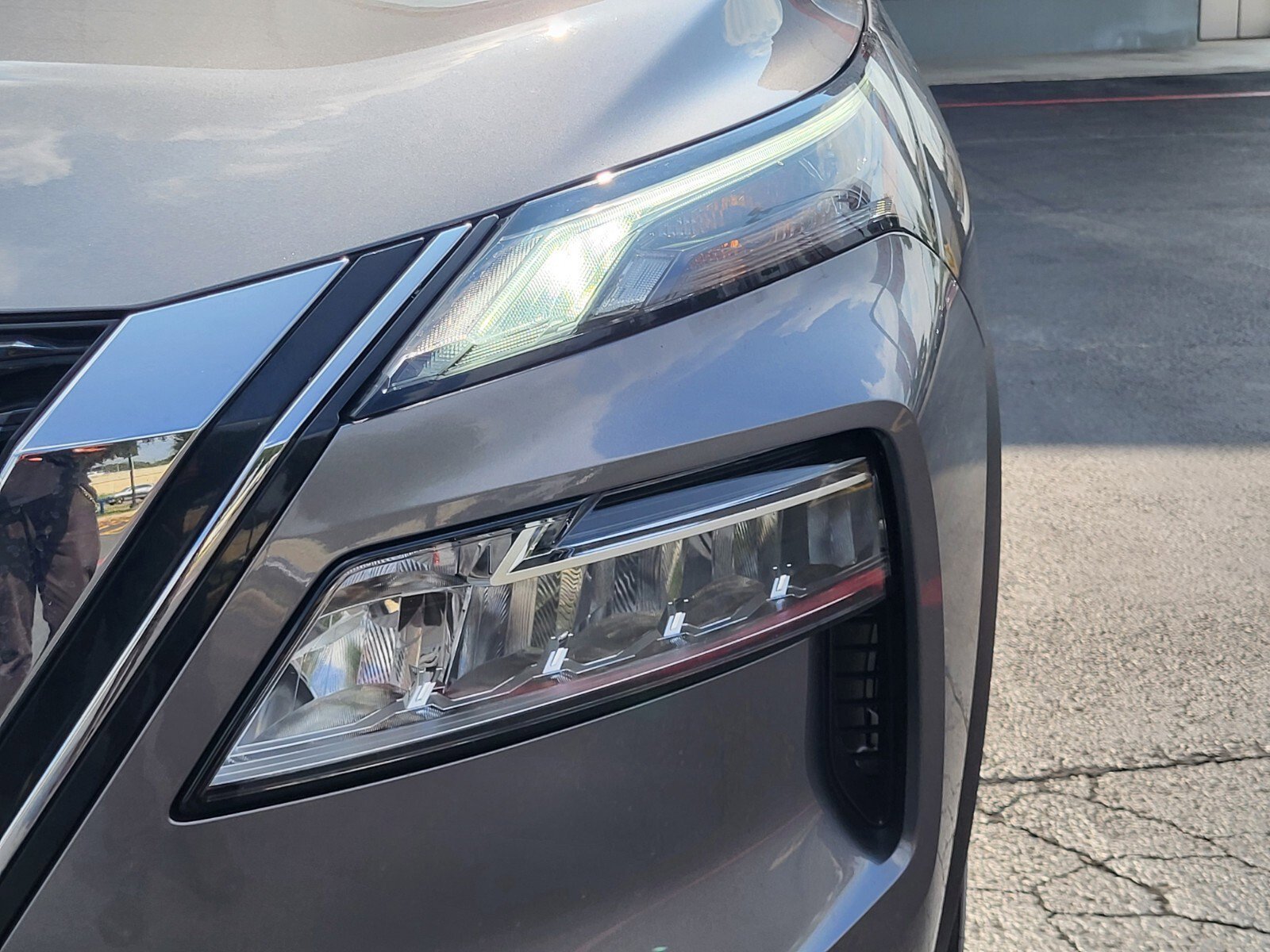Used 2023 Gun Metallic Nissan SV image 9