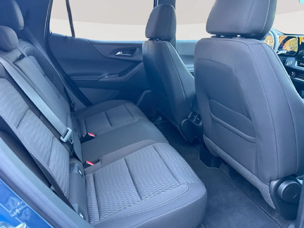 Used 2026 Lakeshore Blue Metallic Chevrolet LT image 27