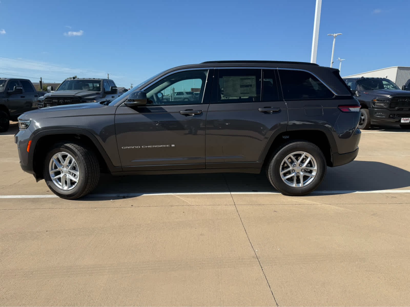 New 2026 Baltic Gray Metallic Clear-Coat Exterior Paint Jeep Laredo X image 9