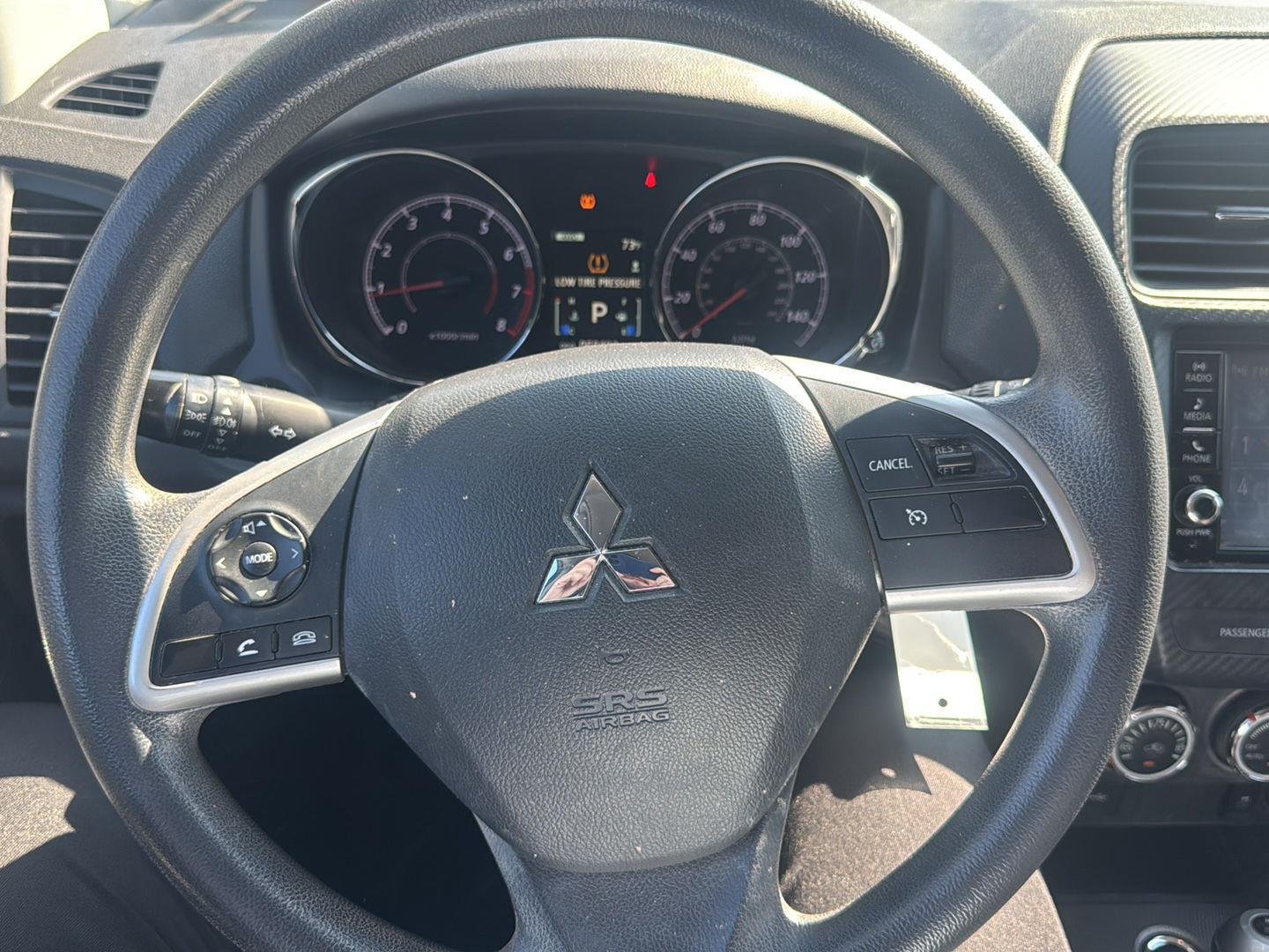 Used 2018 Diamond White Pearl Mitsubishi LE 2.0 image 11