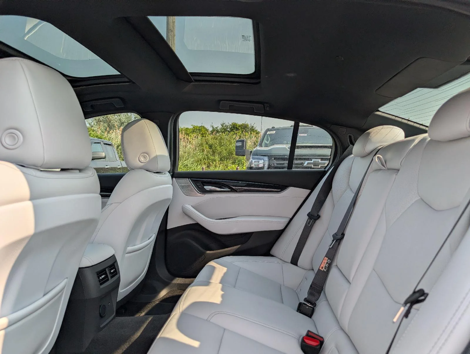 Used 2022 Diamond Sky Metallic Cadillac Premium Luxury image 10