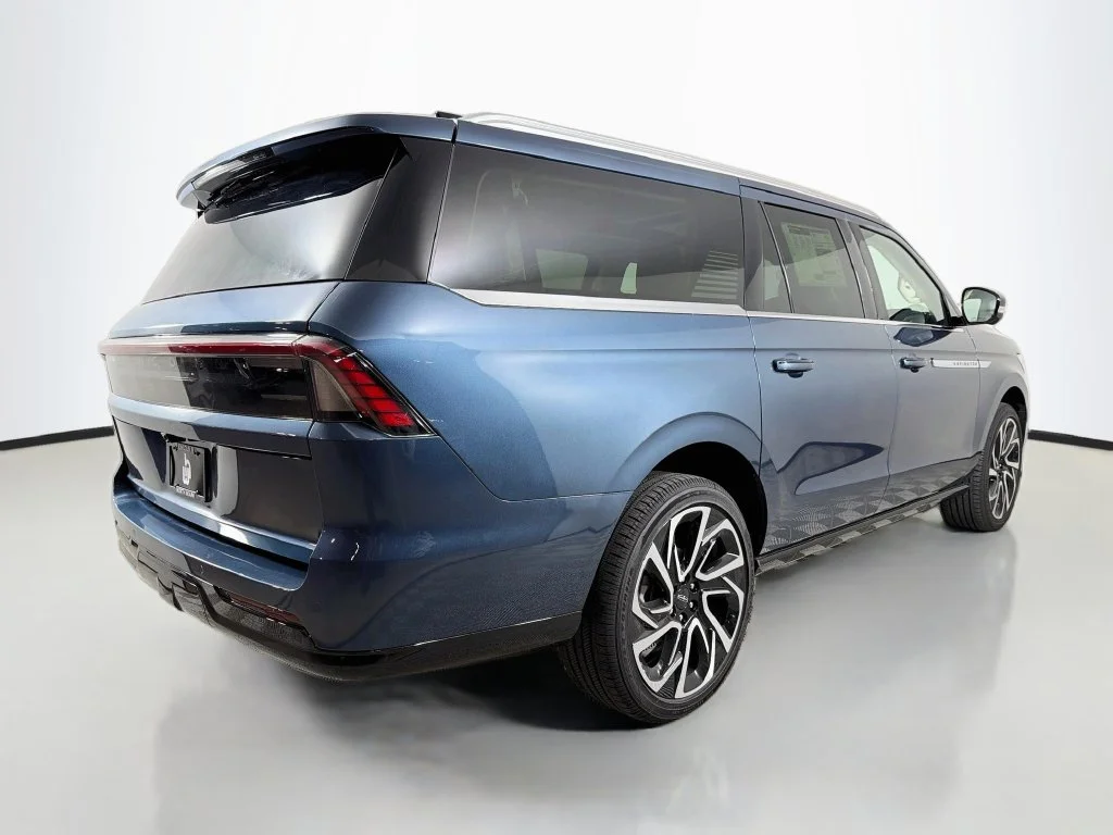 New 2027 Blue Lincoln Reserve image 5