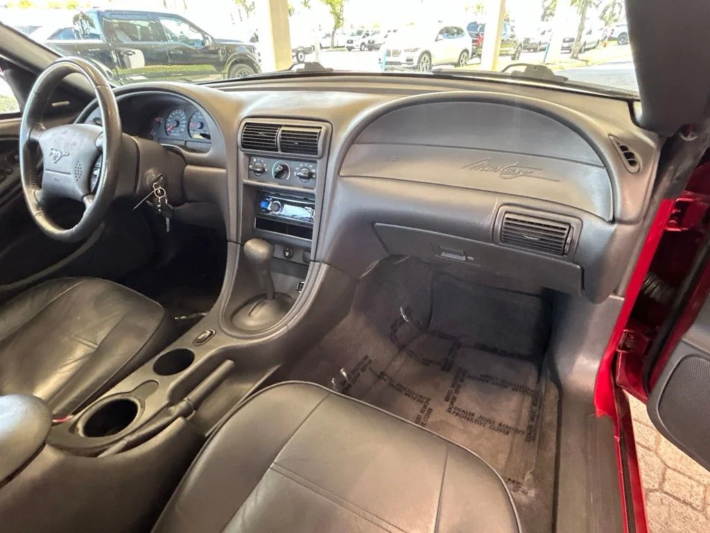 Used 2003 Red Ford V6 image 21