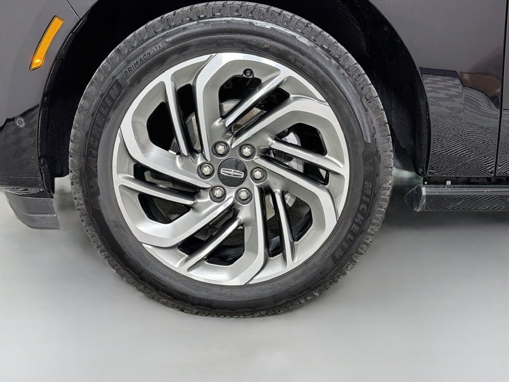 Used 2025 Black Lincoln Reserve image 33