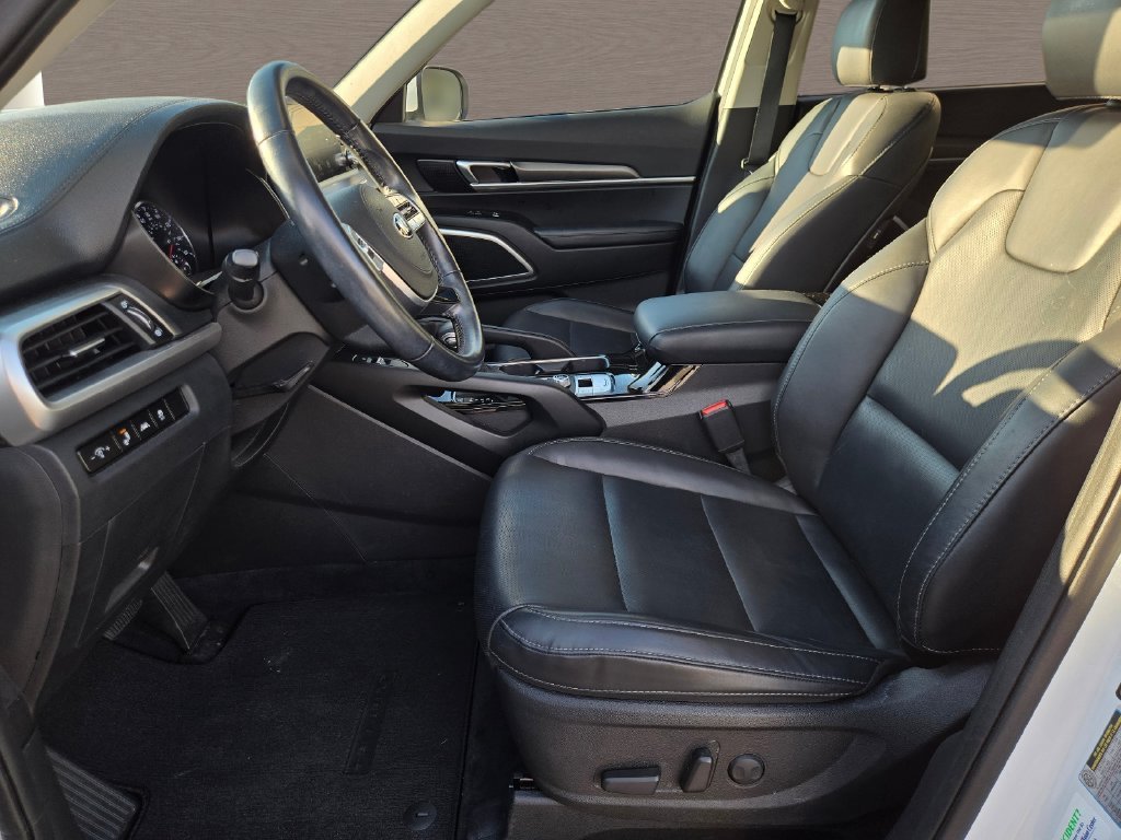 Used 2020 White Kia S image 23
