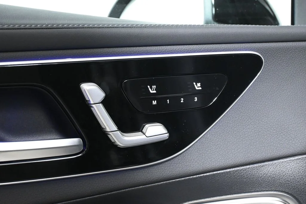 Used 2026  Mercedes-Benz GLC 300 image 24