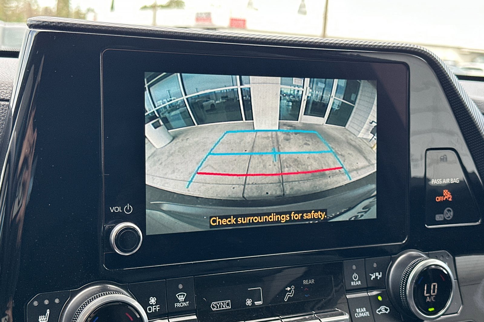 2025 Toyota Highlander LE - Photo 20