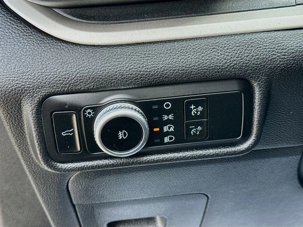 Used 2022 White Ford XLT image 10