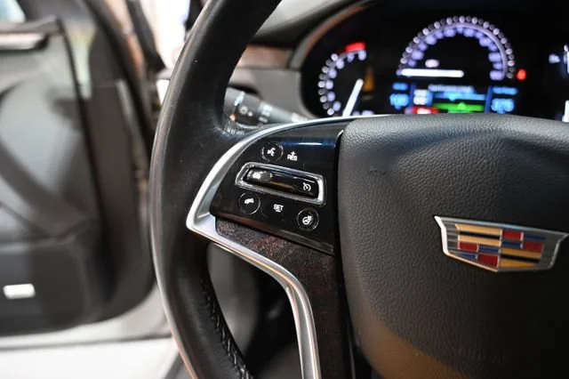 Used 2019 RADIANT SILVER METALLIC Cadillac Luxury image 21