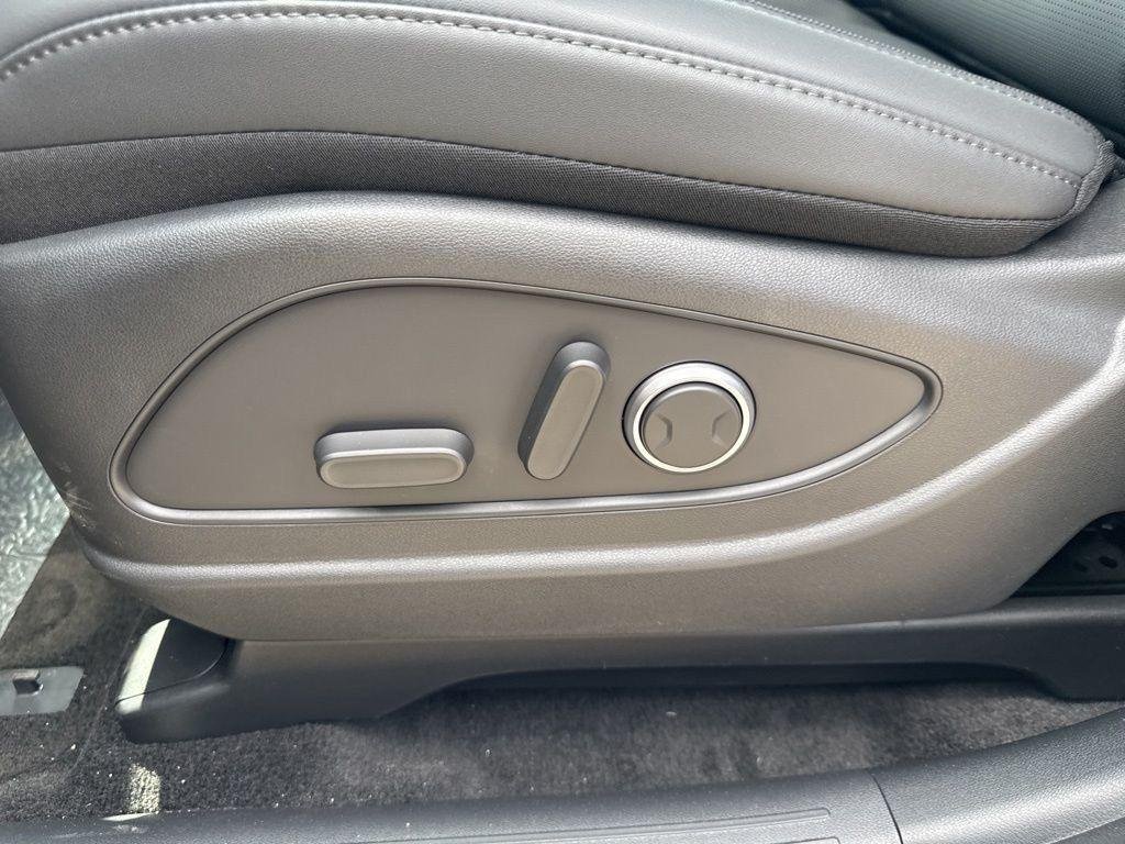 New 2026 Black Hyundai SEL Premium 8P image 8