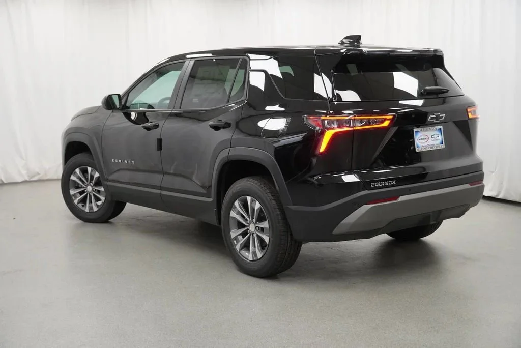 New 2027 Mosaic Black Metallic Chevrolet LT image 5