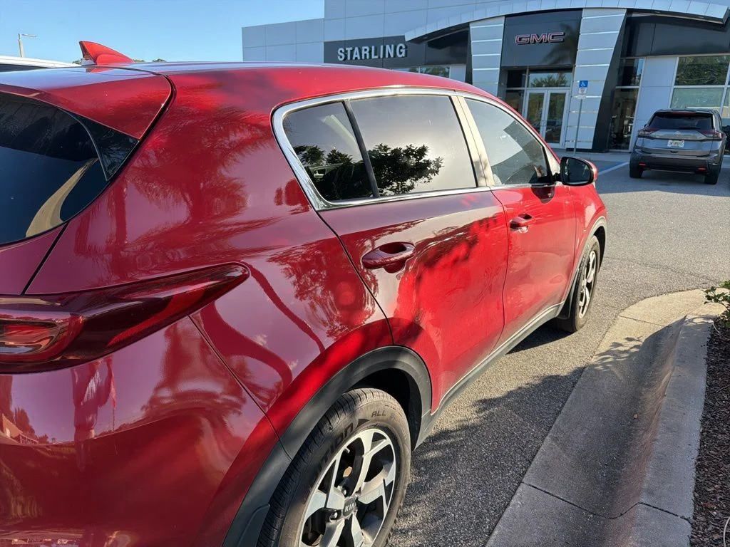 Used 2022 Red Kia LX image 4