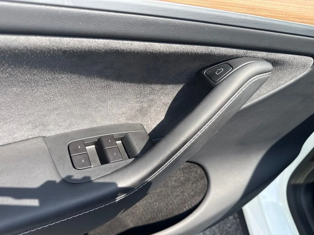 Used 2025  Tesla Long Range image 28