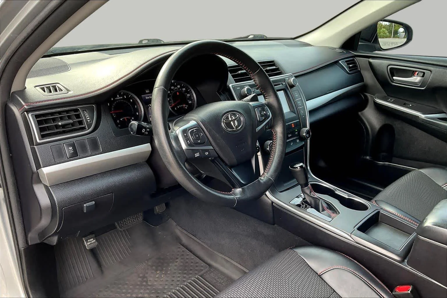 Used 2016 Celestial Silver Metallic Toyota SE image 16