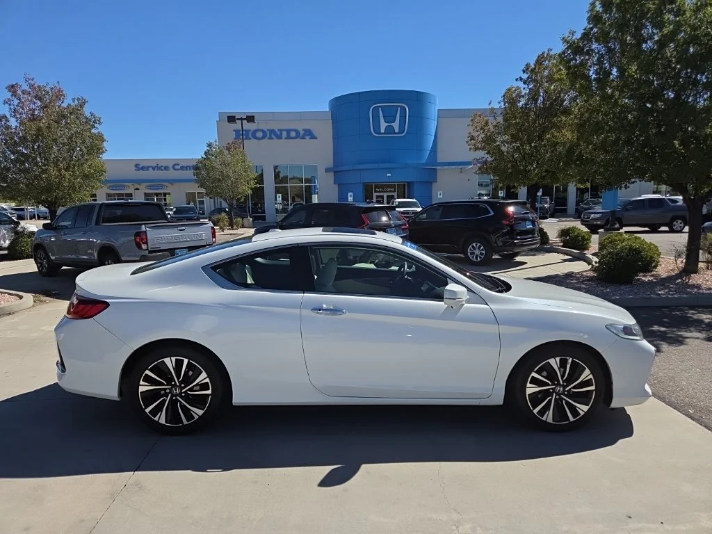 Used 2017  Honda EX-L image 4