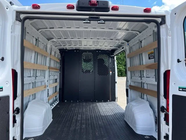 Used 2025 White Ram Base image 32