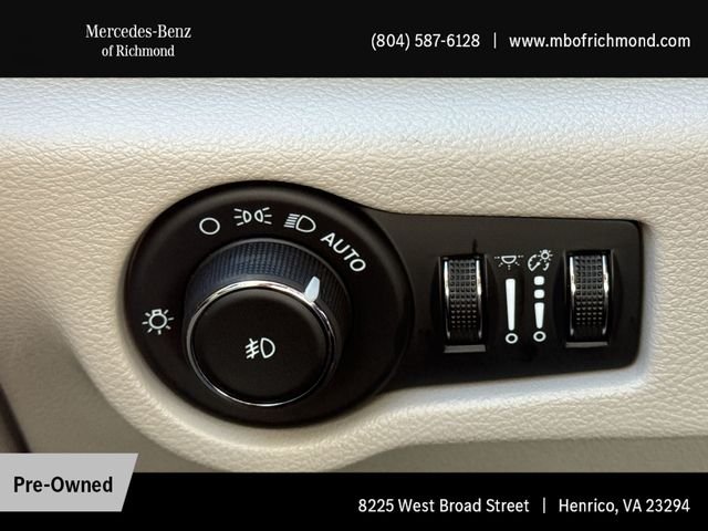 Used 2024 Silver Chrysler Touring L image 23