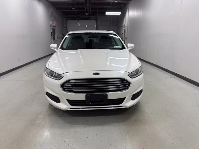 Used 2013 White Ford SE image 2
