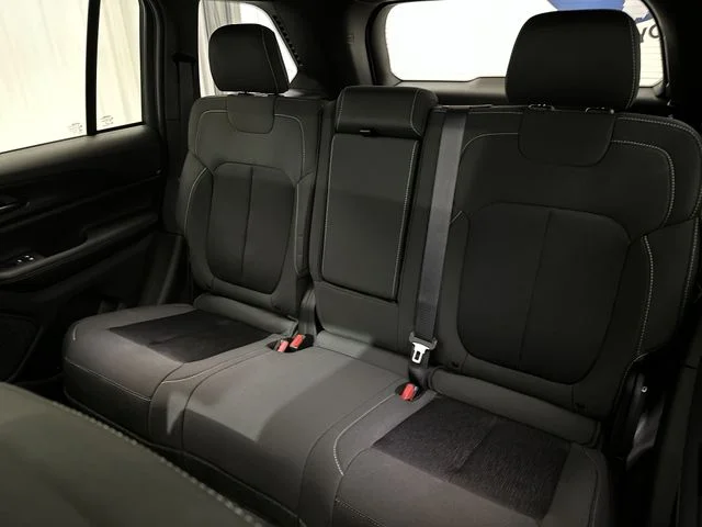New 2027 Bright White Clearcoat Jeep Laredo X image 27