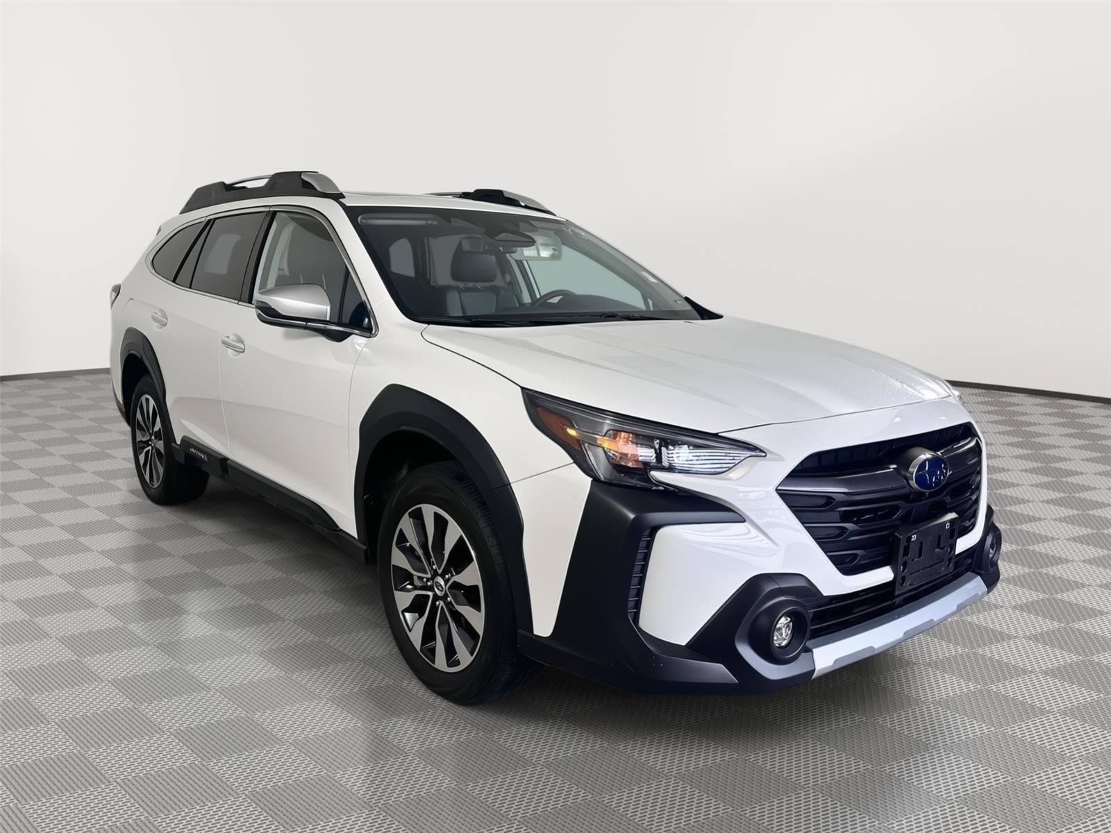 2024 Subaru Outback Touring's photo