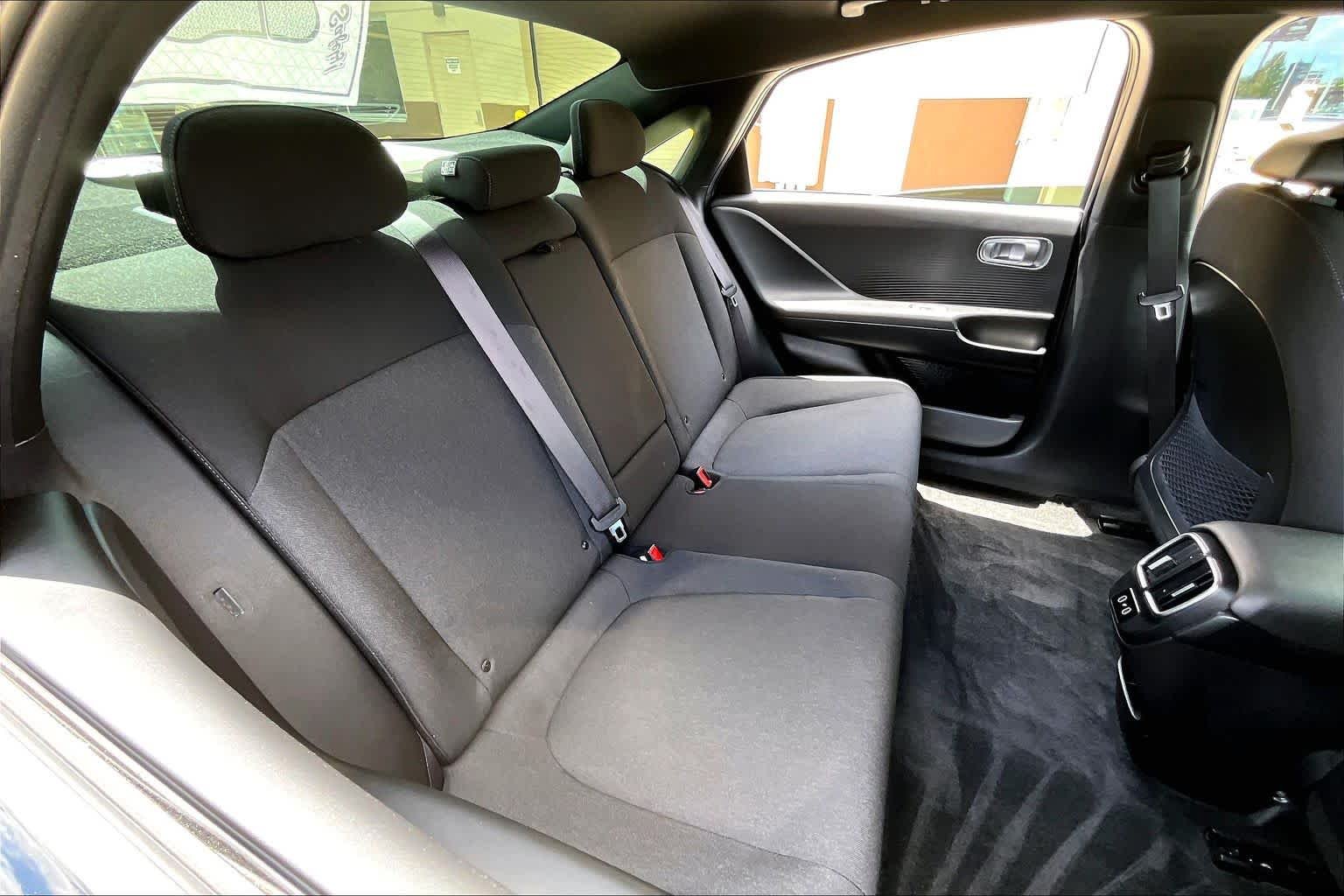 Used 2024 Onyx Black Hyundai SE image 18