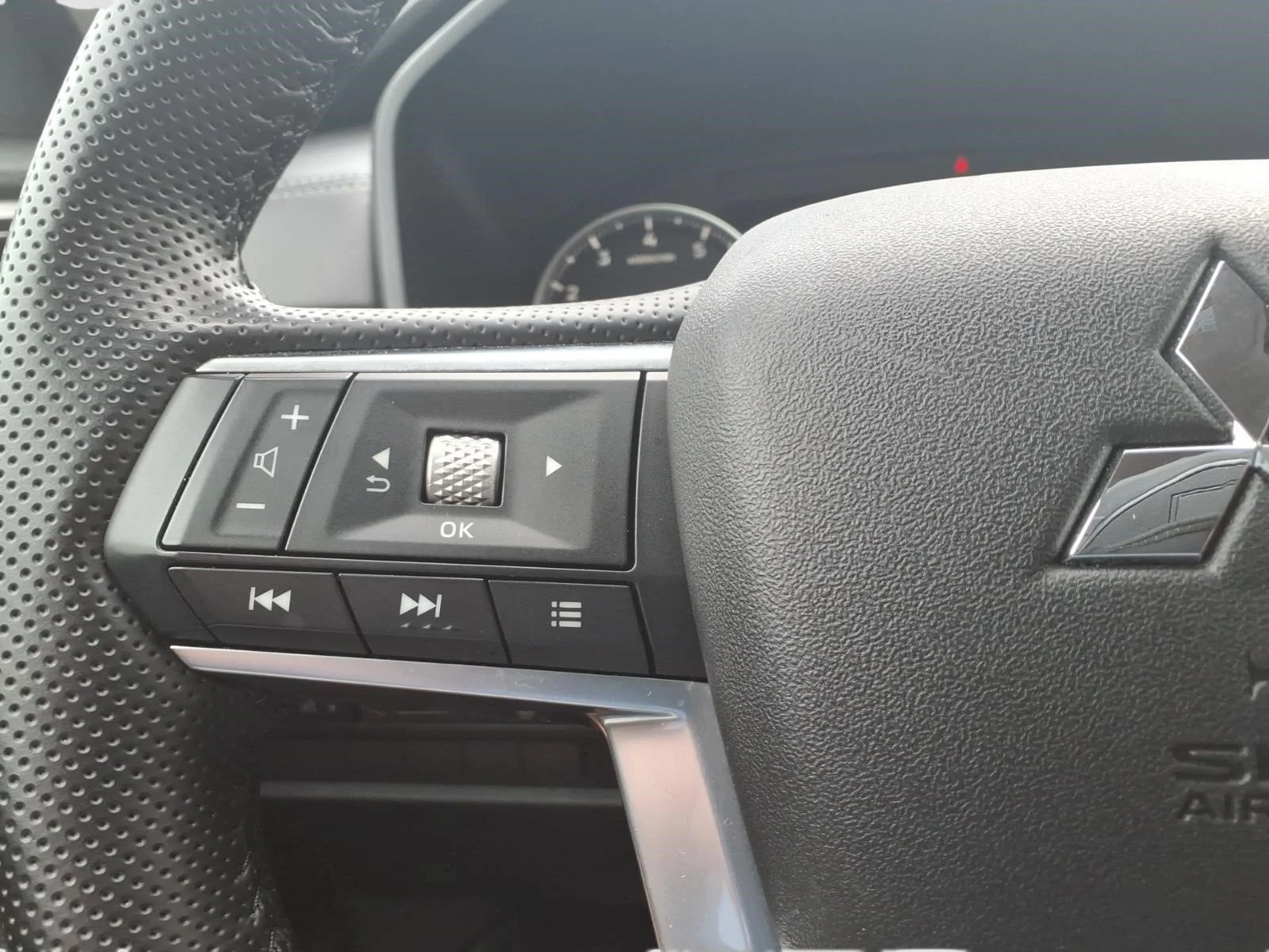 Used 2025 Blue Mitsubishi SE image 22