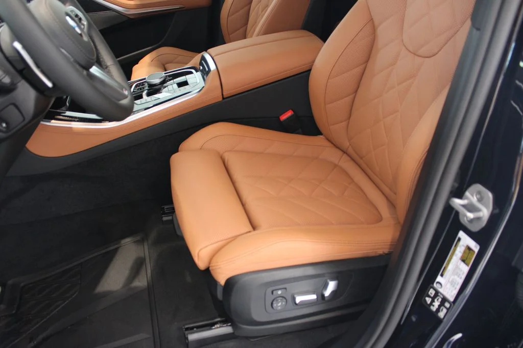 New 2026 Carbon Black Metallic BMW xDrive40i image 9