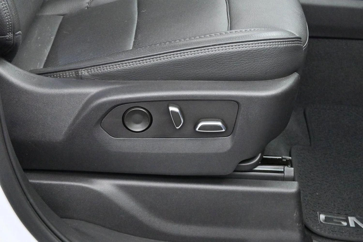 Used 2023 Summit White GMC Denali image 35