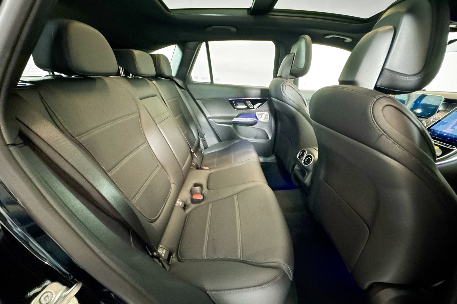 New 2026 Black Mercedes-Benz GLC 300 image 25