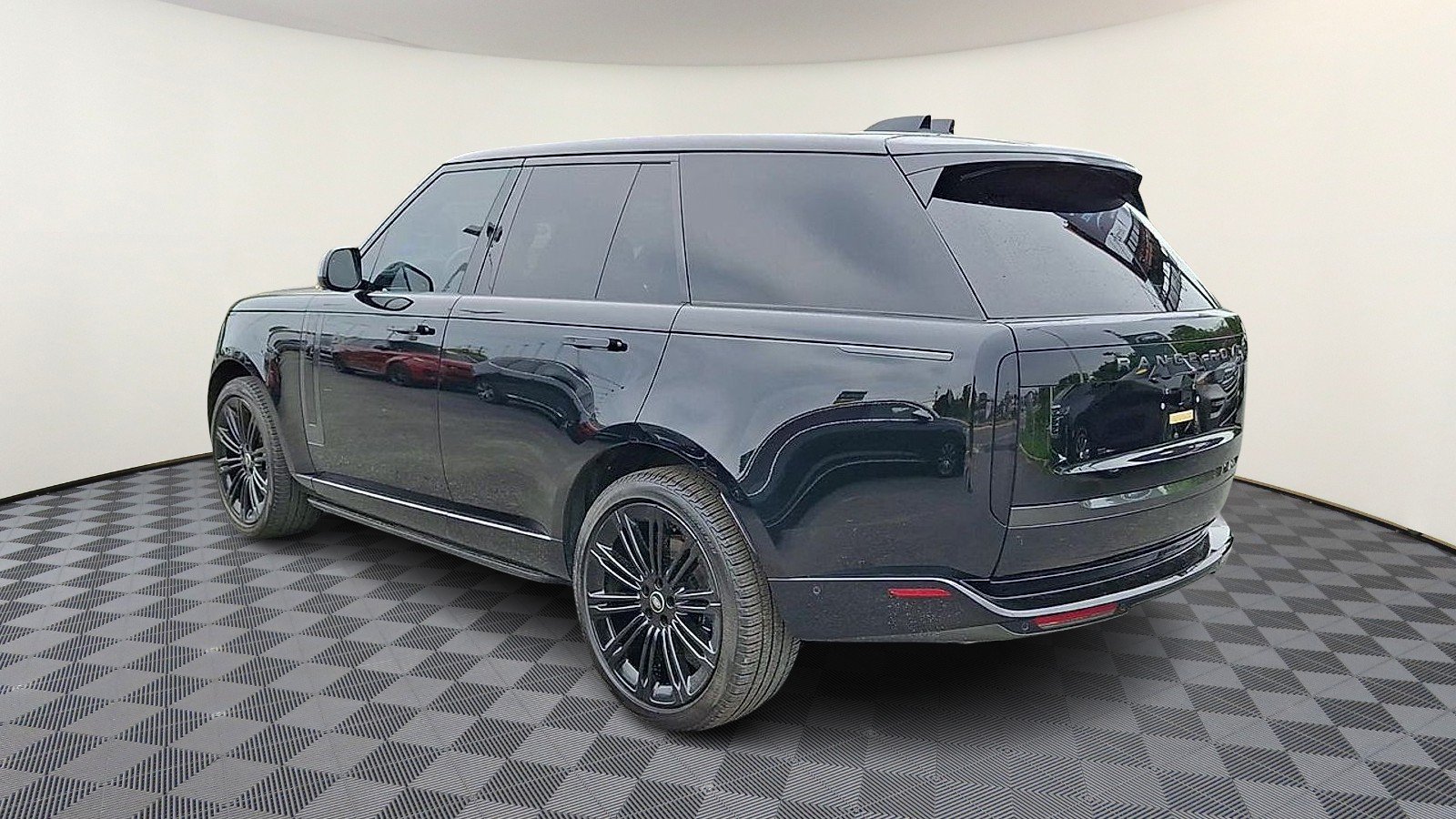 Certified Used 2025 Santorini Black Metallic - 1AG Land Rover P530 SE image 6