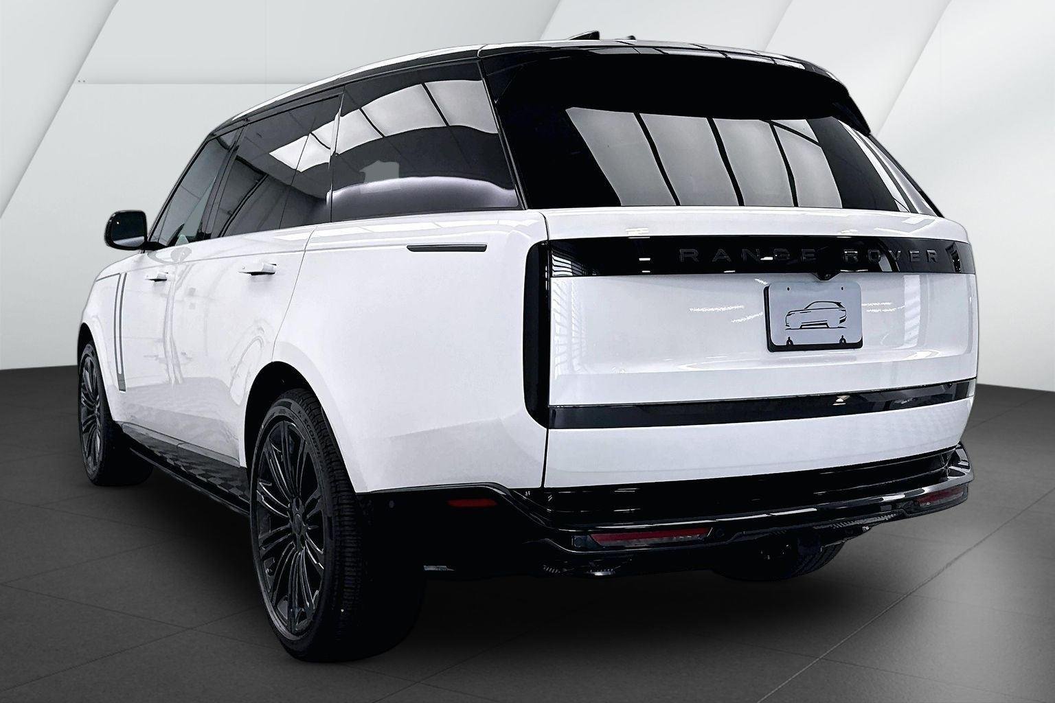 New 2026 Ostuni Pearl White Premium Metallic Land Rover SE image 8