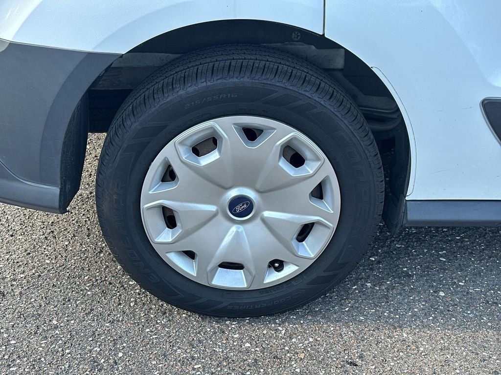 Used 2015  Ford XL image 16