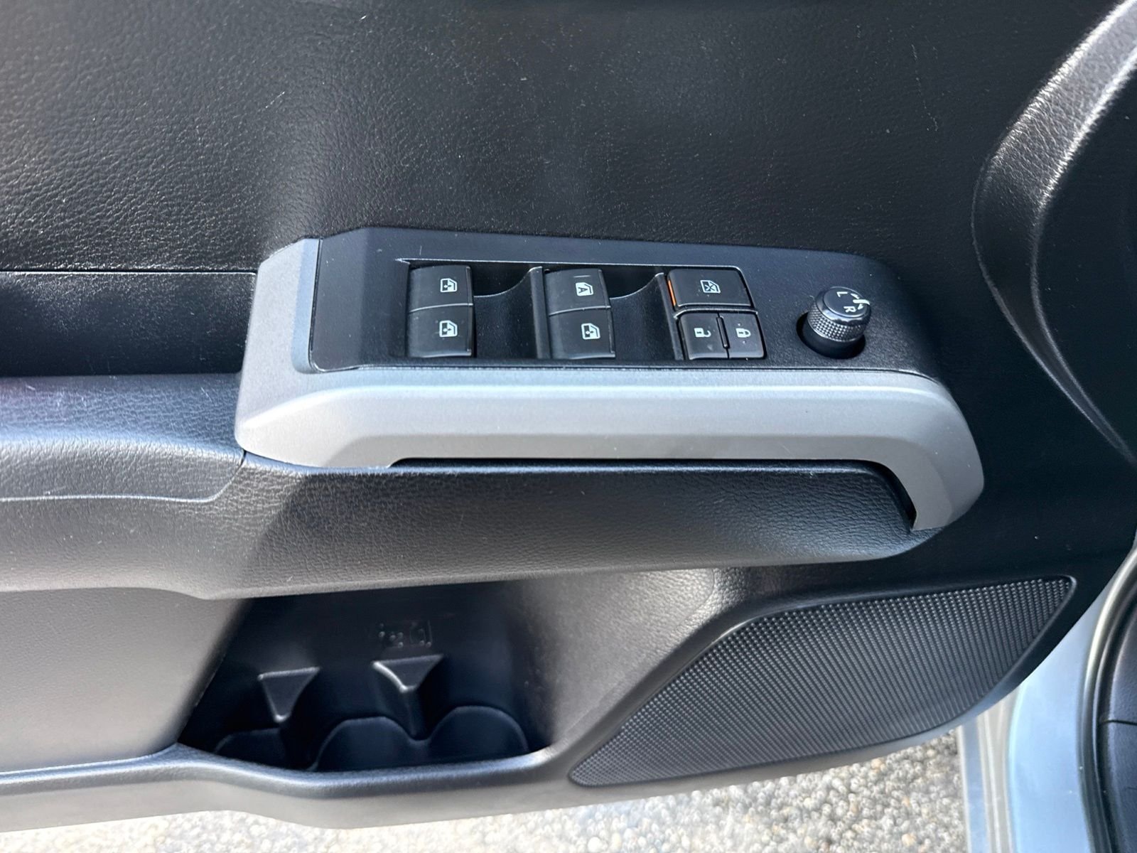 Used 2022 Silver Toyota SR5 image 19
