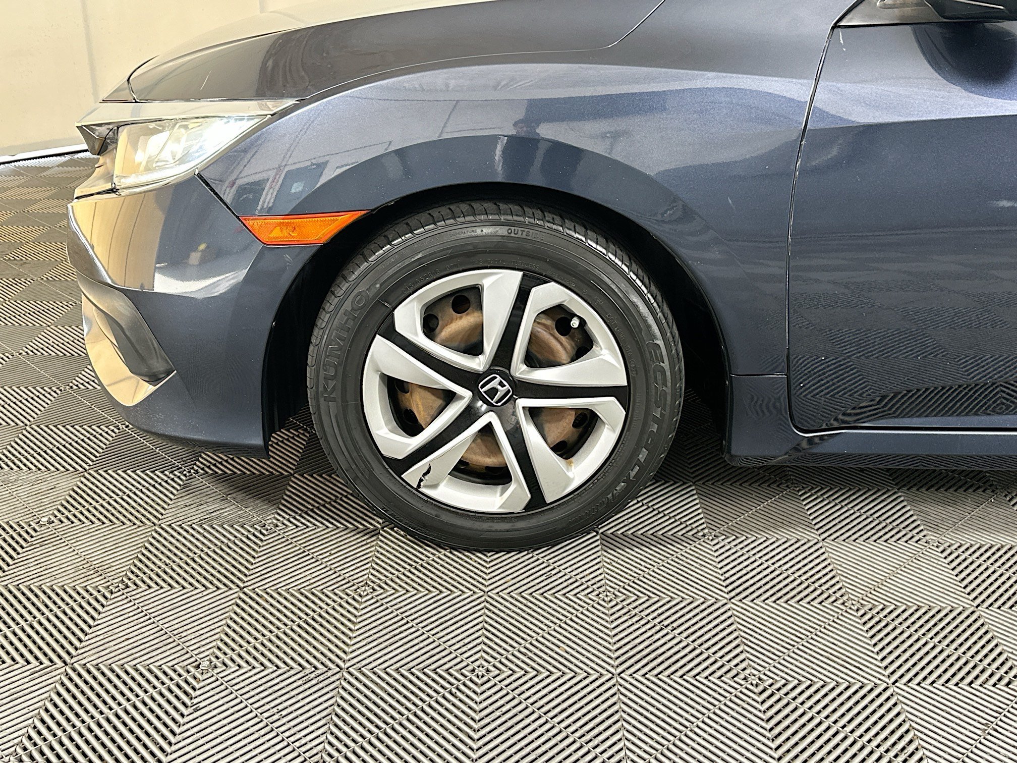 Used 2018 Gray Honda LX image 11