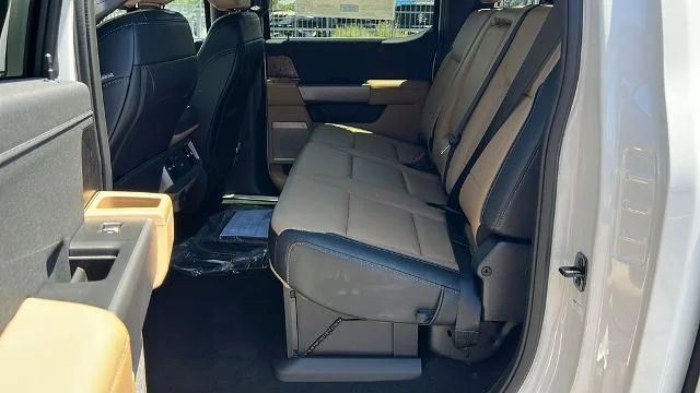 New 2026 Star White Metallic Tri-Coat Ford F-250® Lariat® image 33