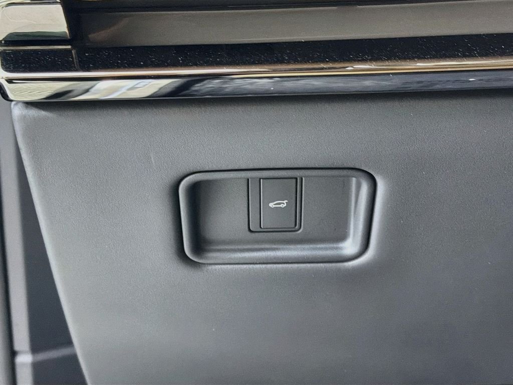 Certified Used 2025 Black Land Rover Dynamic SE image 10