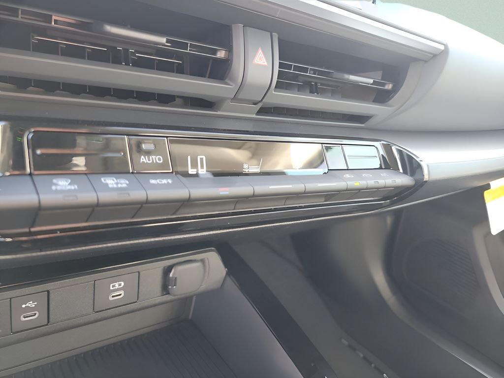 2026 Toyota Prius LE - Photo 20