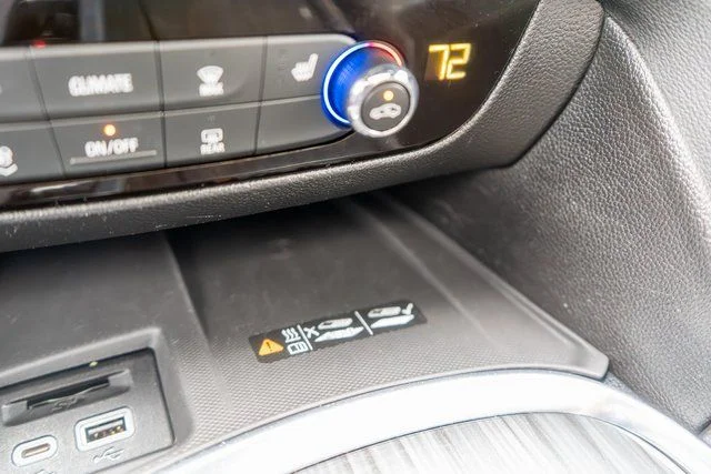 Used 2024 White Buick Essence image 37