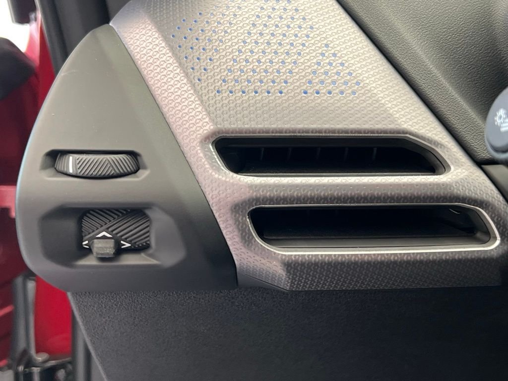 2025 BMW 2 Series M235 - Photo 20