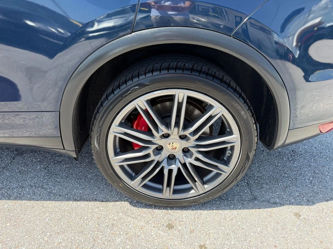 Used 2012  Porsche Turbo image 8