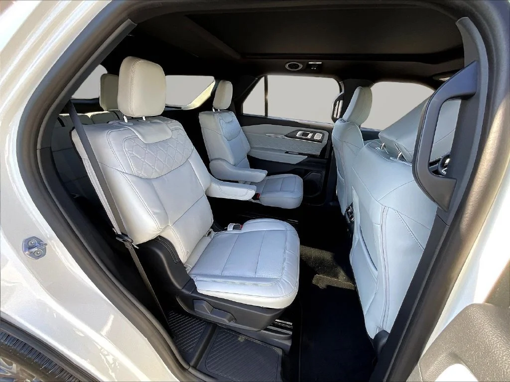 New 2027 Star White Metallic Tri-Coat Ford Platinum™ image 10