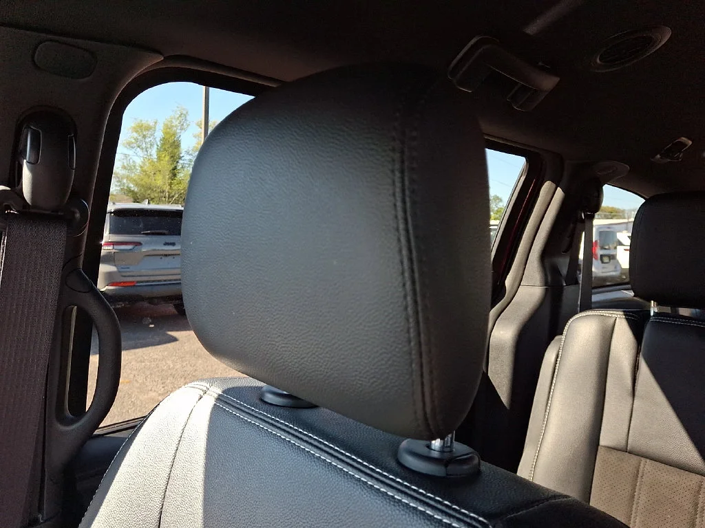 Used 2019 Red Dodge SXT image 18