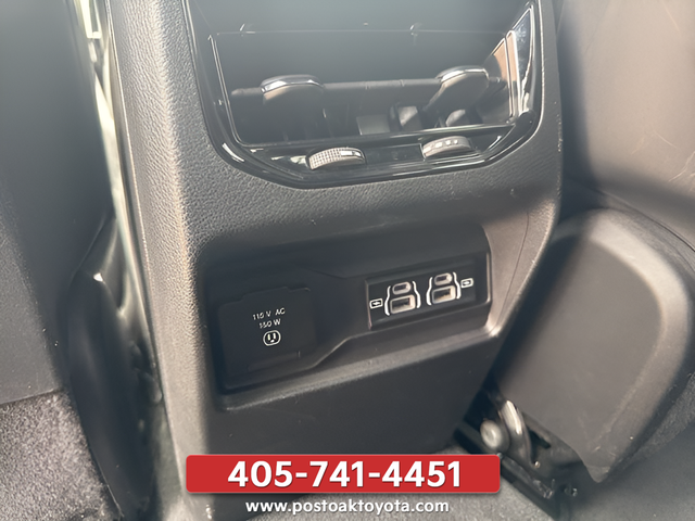 Used 2024 Red Jeep Altitude image 17