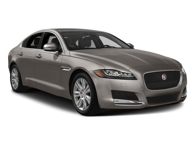 Used 2018 White Jaguar 35t Portfolio Ltd Edition image 6