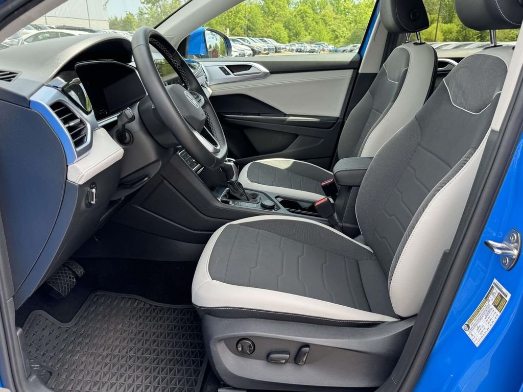 2025 Volkswagen Taos SE - Photo 15