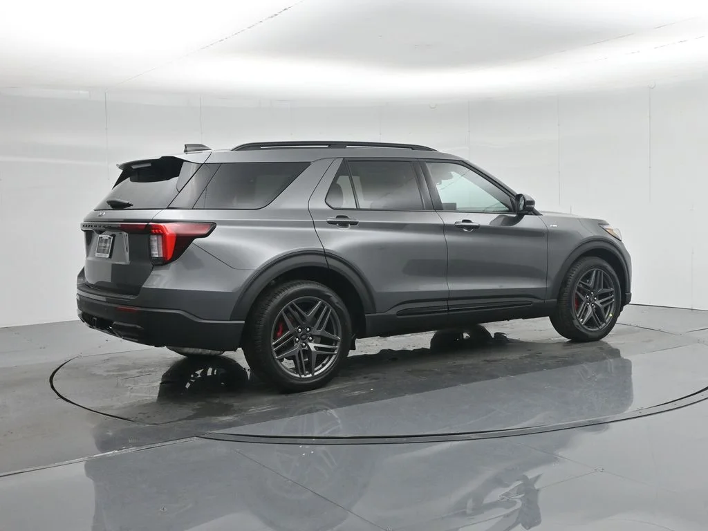 New 2026 Carbonized Gray Metallic Ford ST-Line image 32