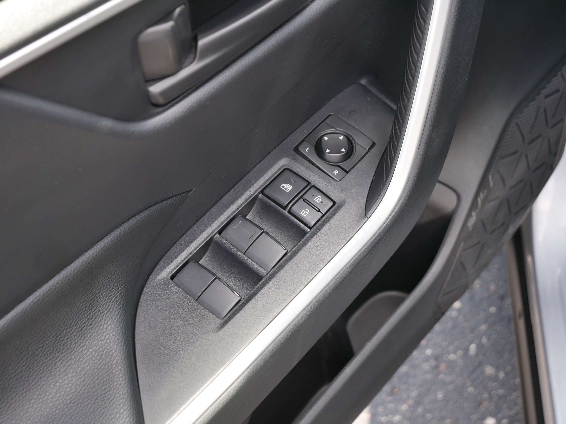 Used 2024 Silver Sky Metallic Toyota Hybrid LE image 19
