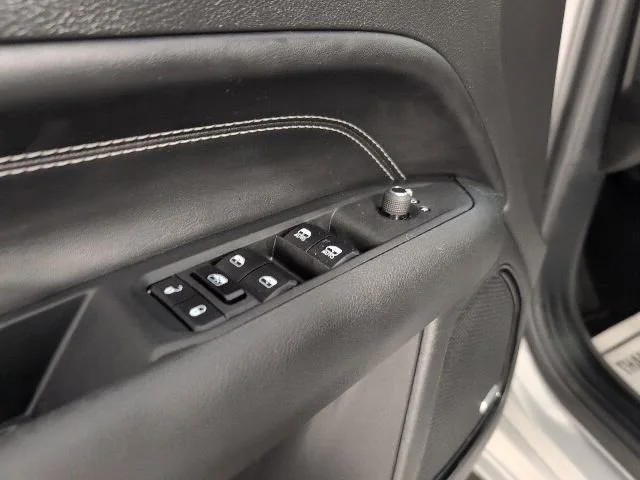 Used 2024 Silver Jeep Limited 4x4 image 8