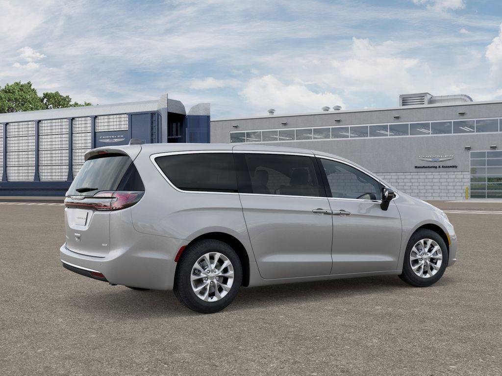 Used 2026 Silver Mist Clearcoat Chrysler Select image 6